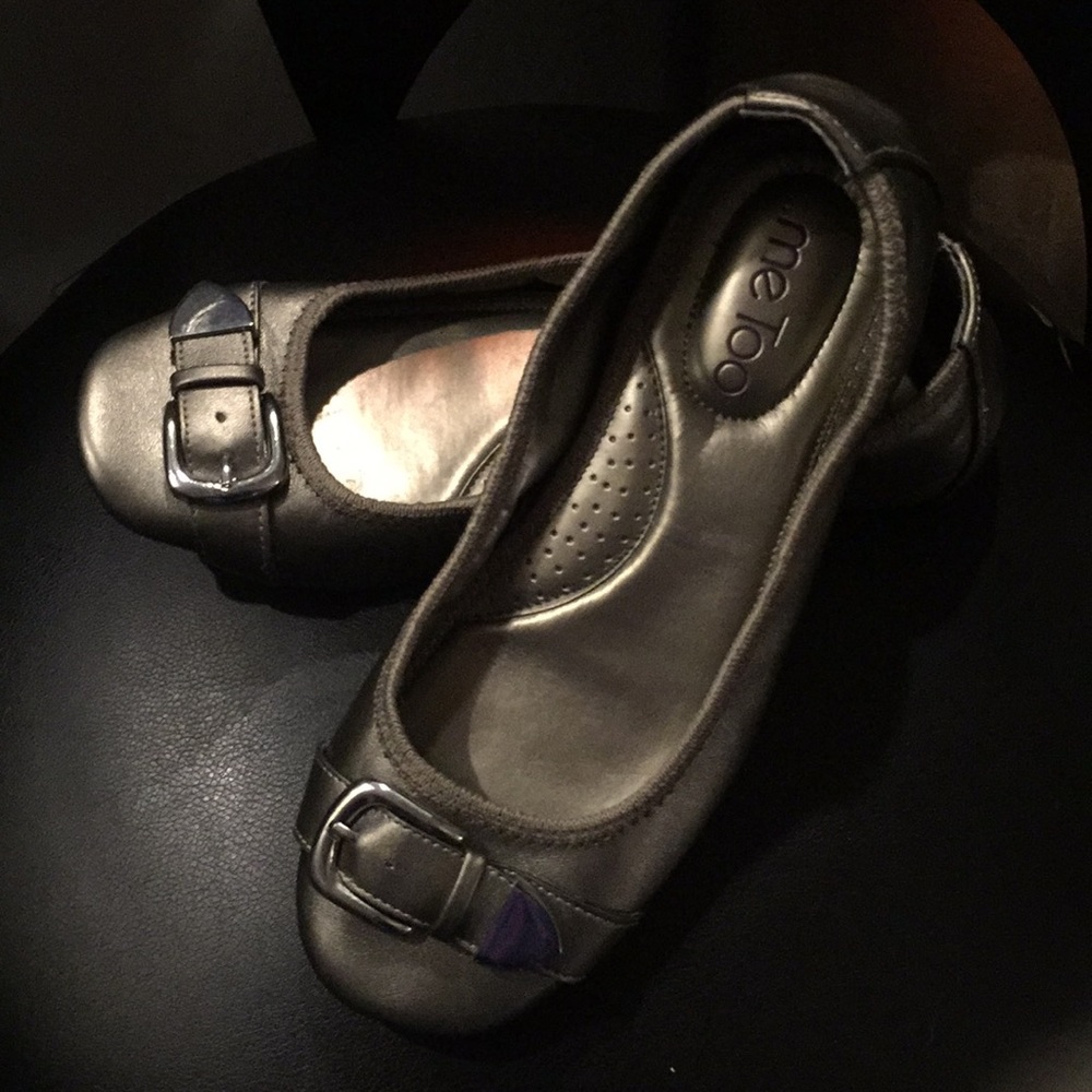 Size 6M Gray Metallic Career Flats by Miss Me